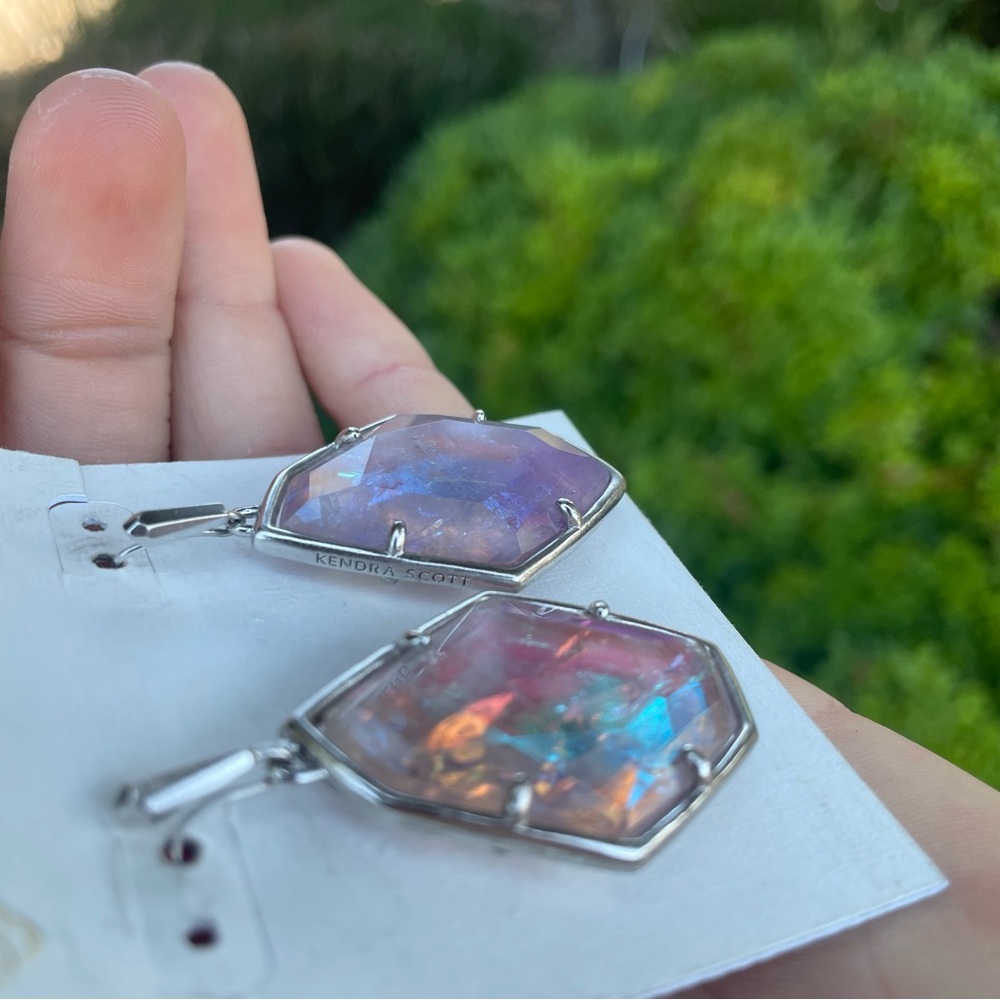 NWT Kendra Scott Iridescent Earrings Purple Big Stones Gems Women’s Silver Gold - Picture 3 of 4